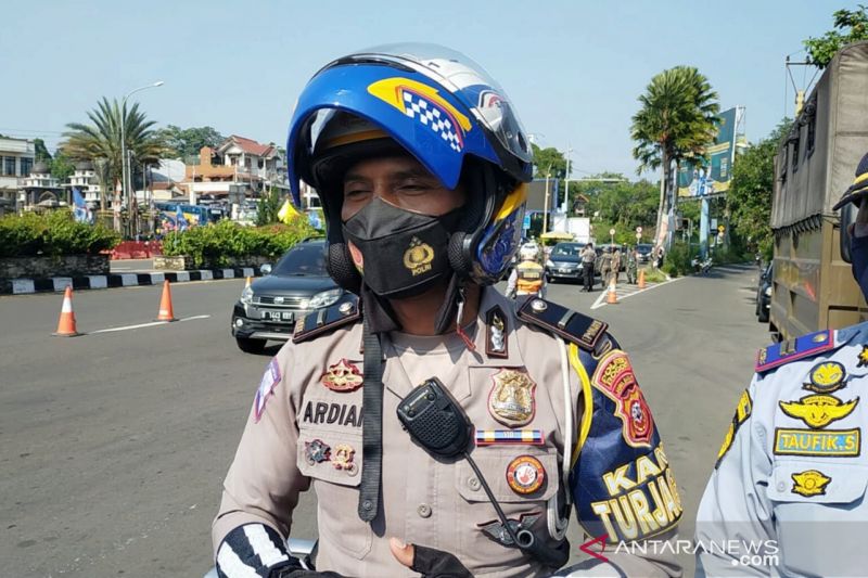 Puncak Bogor tetap padat meskipun pengendara patuhi ganjil-genap