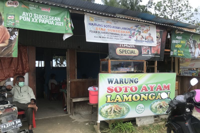 Sensasi Yang Berbeda Saat Menyantap Soto Ayam Lamongan Di Jalur Perbatasan Jayapura Png Antara News Lampung