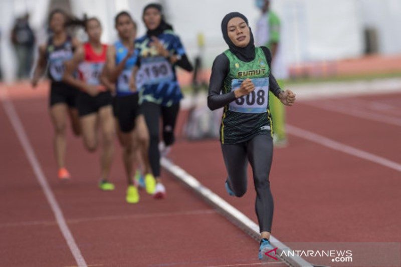 Pelari Sumatera Utara Agustina Mahardi  Raih Medali Emas Lomba Lari Putri 1.500 Meter  PON Papua