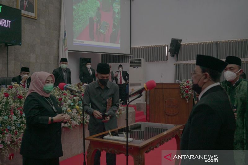 DPRD Garut lantik legislator baru dari hasil PAW Fraksi PDIP