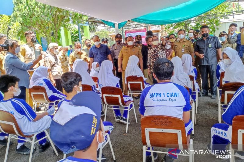 Pemkab Bogor tunda PTM jika angka vaksinasi remaja masih minim