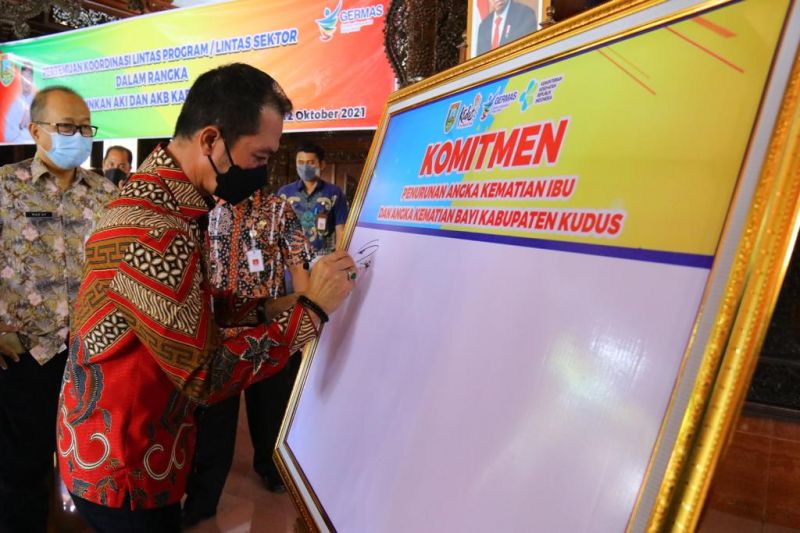 Pemkab Kudus berkomitmen turunkan angka kematian ibu dan bayi