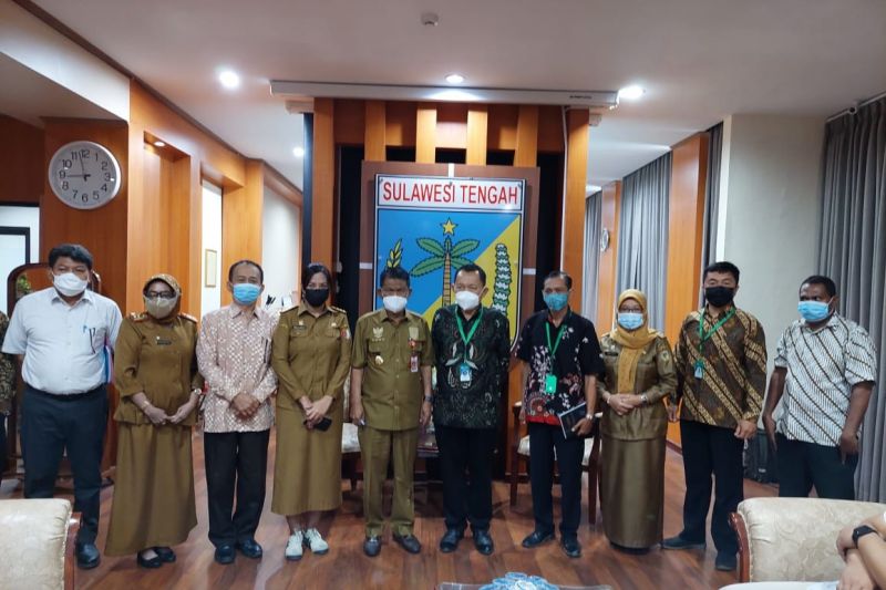 ADRA latih IRT korban bencana di Sigi produksi cemilan cokelat