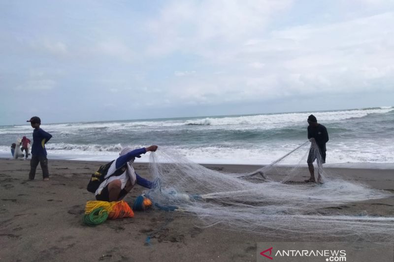 Nelayan pantai selatan Cianjur raup untung selama perubahan musim