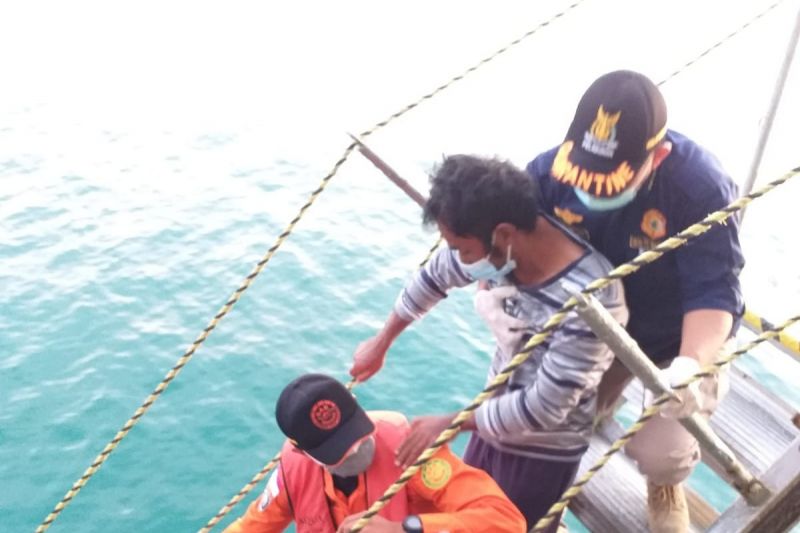Tiga nelayan Sibolga yang tenggelam di Perairan Agam ditemukan selamat