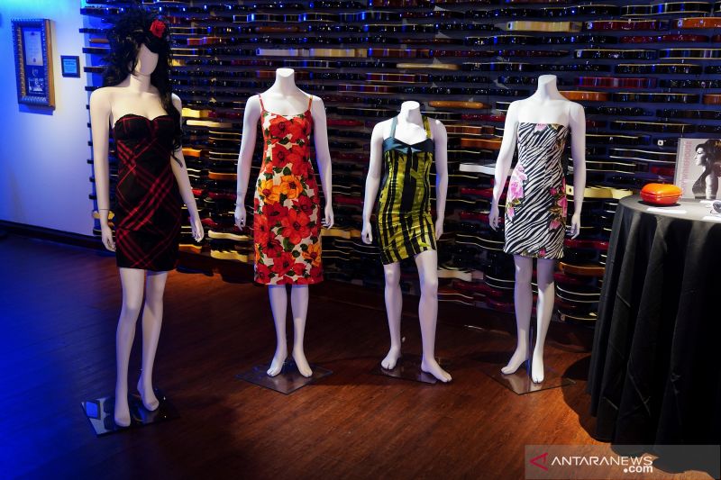Ini dia daftar barang Amy Winehouse yang dilelang untuk umum