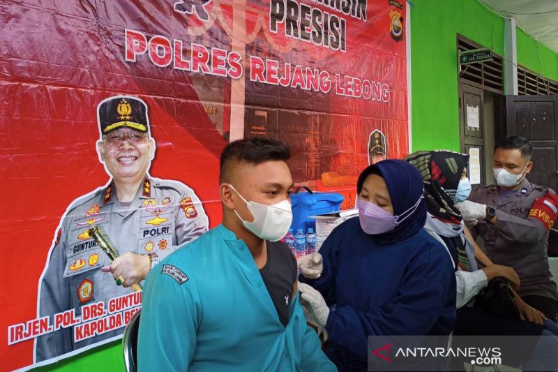 Kepolisian gelar vaksinasi bagi pelajar di Rejang Lebong