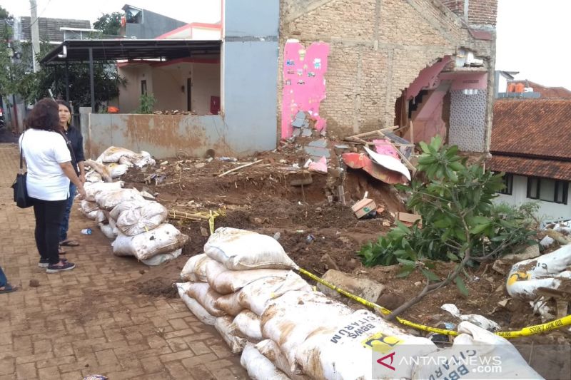 Warga Bandung diminta waspada potensi longsor di musim hujan