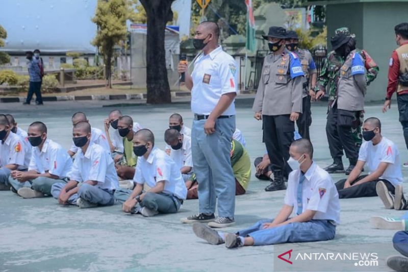 Ratusan pelajar yang tawuran di Karawang ikuti penataran kedisiplinan dan bela negara