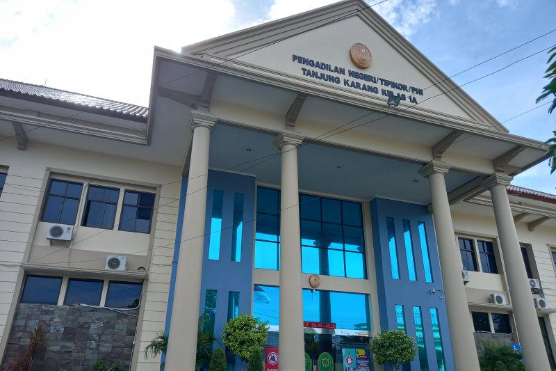 Tiga terdakwa pengeroyokan nakes mulai disidangkan