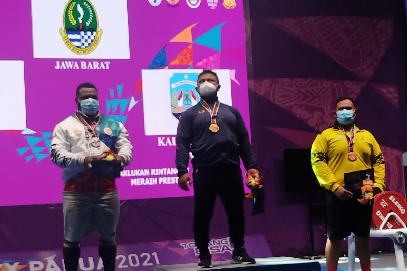 Asep Setiawan persembahkan emas angkat berat ketujuh Jabar