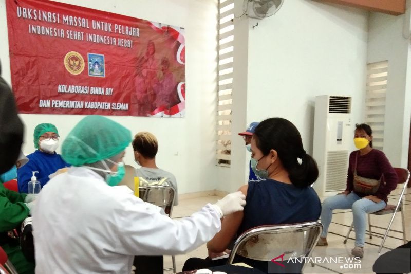 Vaksinasi dosis dua pelajar SMK Negeri 2 Depok mantapkan PTM