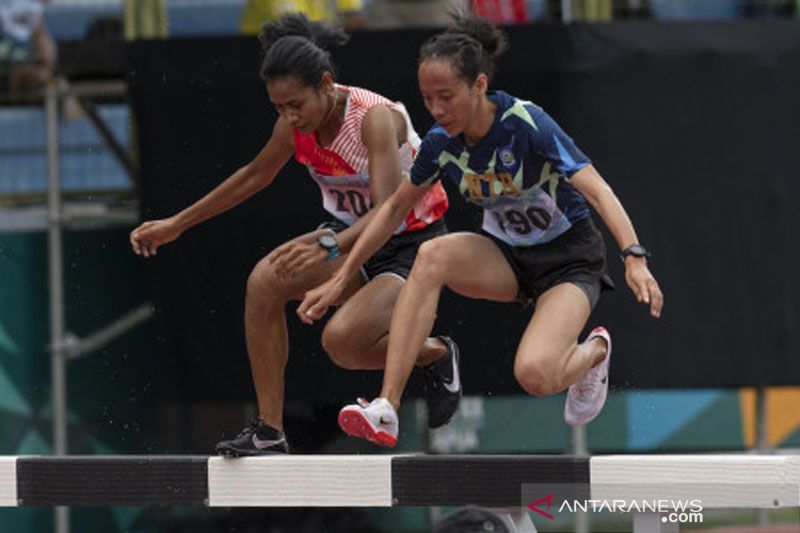 Dian Ekayanti juara lari 3.000 meter halang rintang PON Papua