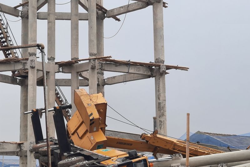 PDAM Kota Depok bertanggung jawab soal crane roboh