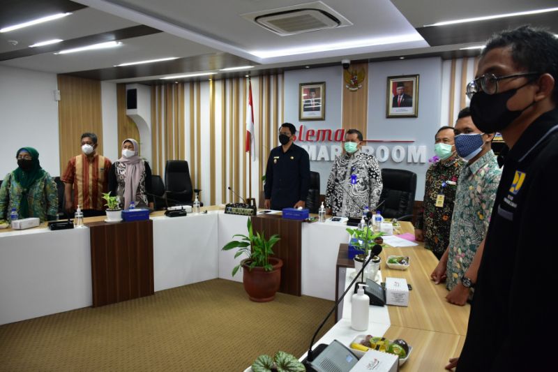 Pemkab Sleman meraih dua penghargaan STBM "Enabling Environment 2021"