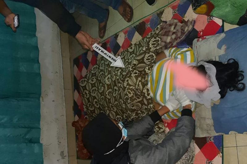 Seorang guru honor di Pringgarata ditemukan tewas gantung diri