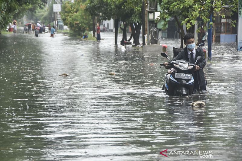 Genangan Air Di Rawalumbu Akibat Drainase buruk