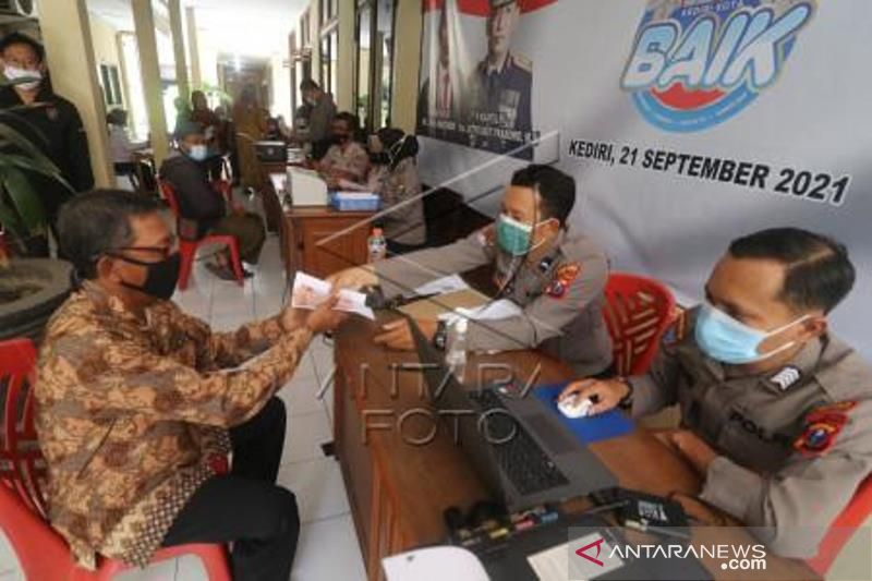 Penyaluran BLT PKL Di Kantor Polisi