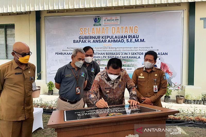 Gubernur Kepri Sdm Sehat Dorong Percepatan Investasi Antara News