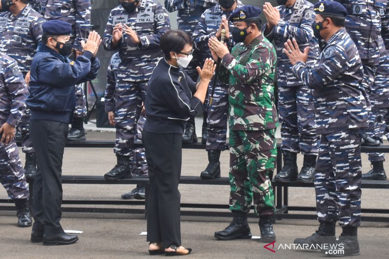 Tujuh pejabat negara terima Brevet Kehormatan Hidro-Oseanografi TNI AL