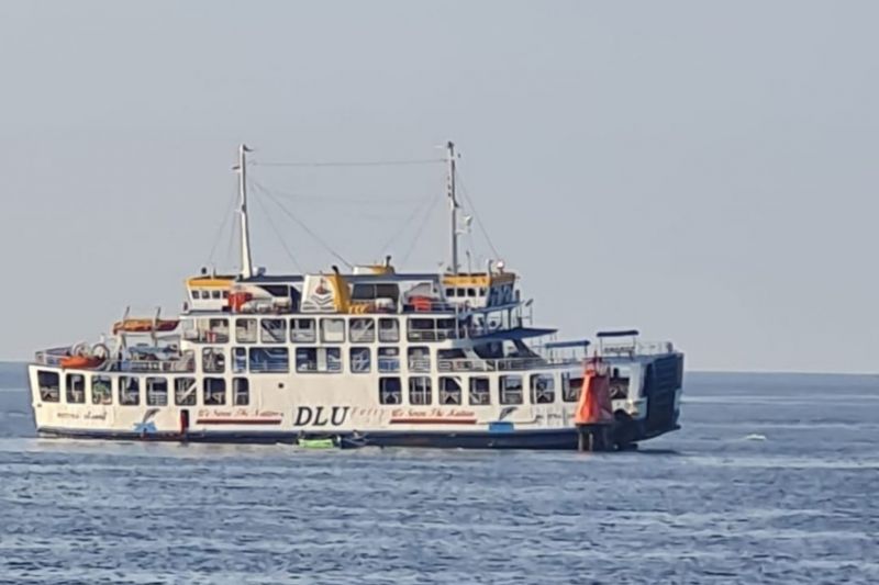 Kapal feri Lombok Timur-Poto Tano kandas di Pelabuhan Kayangan