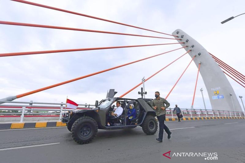 Jokowi gunakan kendaraan taktis untuk jajal Jembatan SeiAlalak