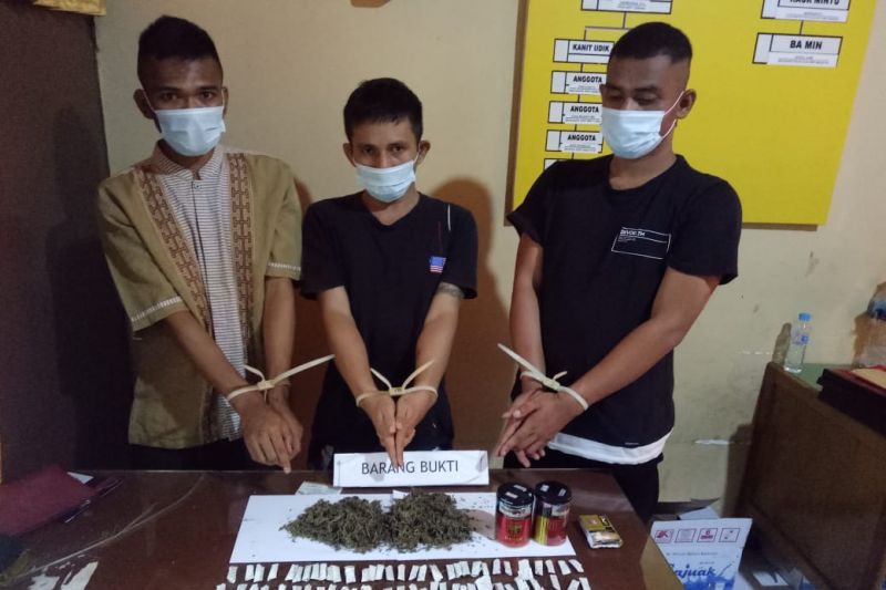 Saat razia, petugas temukan 125 paket barang "terlarang" dalam sel Lapas Pariaman