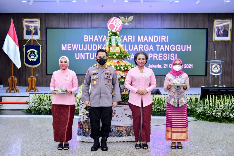 Polri kuat karena didukung Bhayangkari, sebut Kapolri