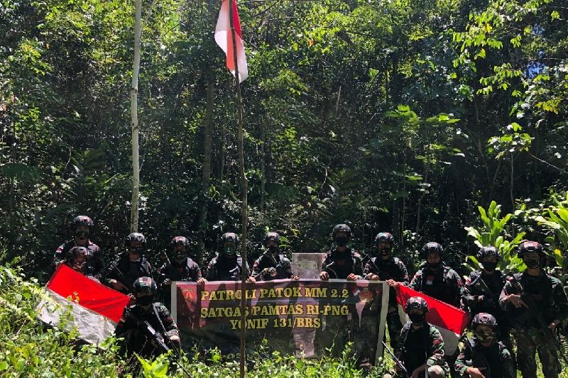 Satgas Pamtas Yonif 131 patroli patok negara RI-PNG