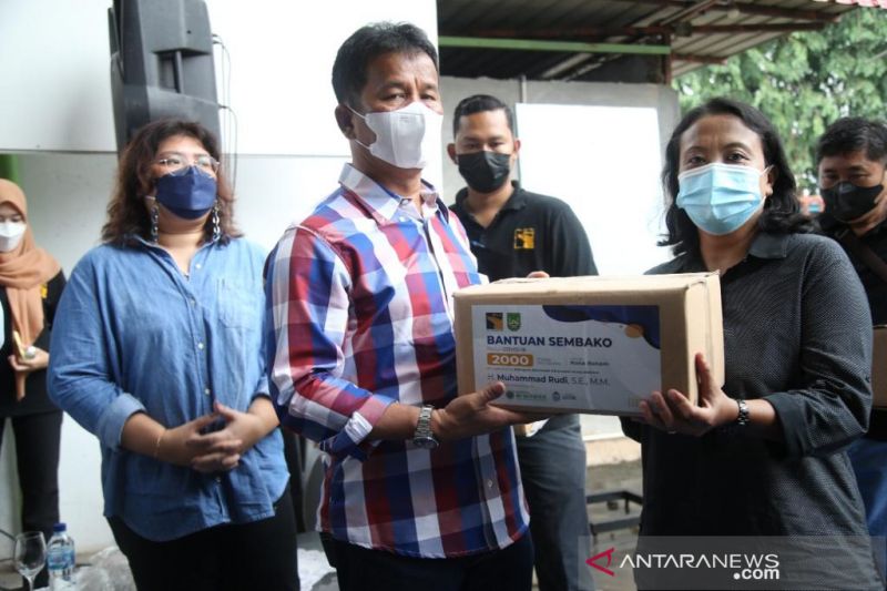 Hari Bakti ke 50 - BP Batam salurkan 2.000 paket sembako
