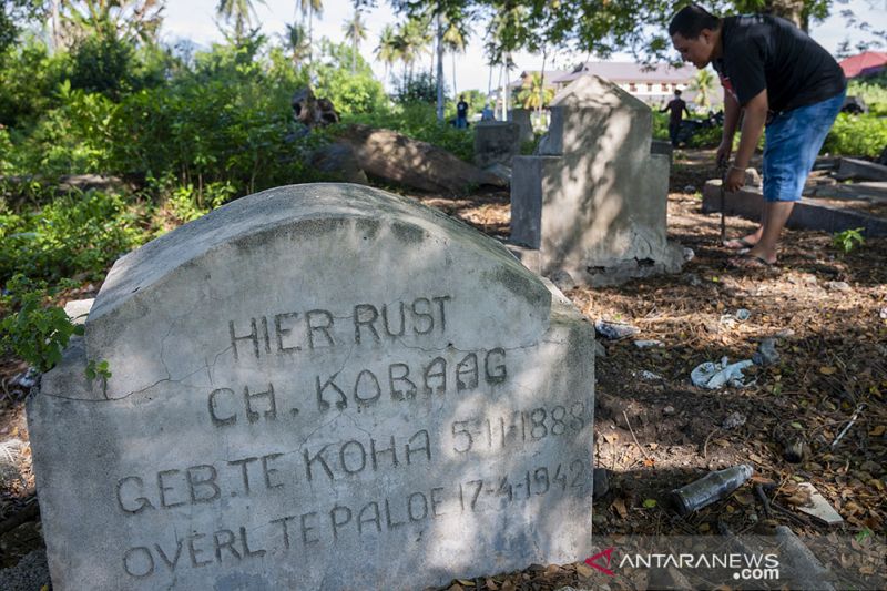 Aksi Bersih-bersih Situs Sejarah di Palu