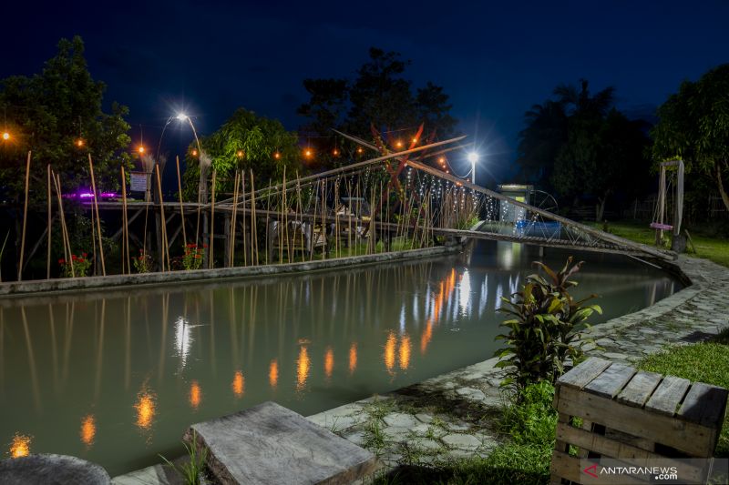 Kafe di Tengah Sawah di Desa Porame