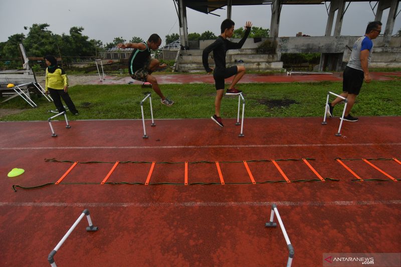 Latihan Atlet Atletik Jelang Peparnas Papua