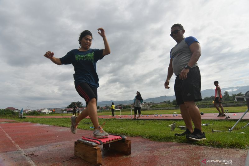 LATIHAN ATLETIK SULTENG JELANG PEPARNAS PAPUA