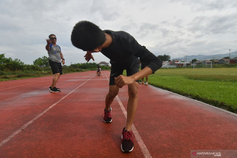 LATIHAN ATLETIK SULTENG JELANG PEPARNAS PAPUA