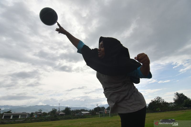 LATIHAN ATLETIK SULTENG JELANG PEPARNAS PAPUA