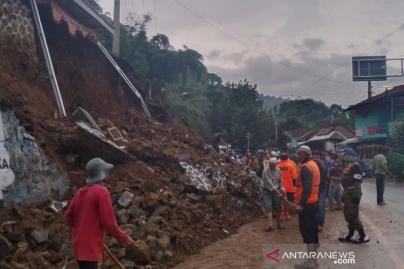 Waspada 24 kecamatan di Kabupaten Bandung rawan longsor