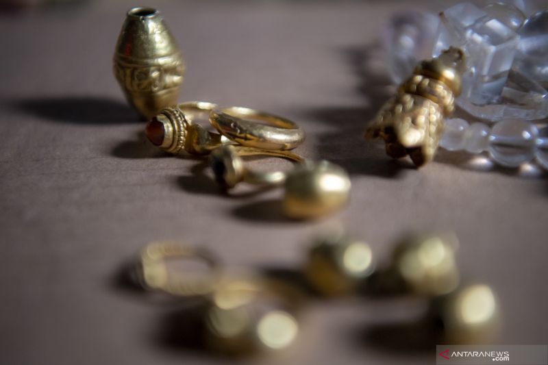 Penemuan Perhiasan Emas Peninggalan Masa Kerajaan Sriwijaya
