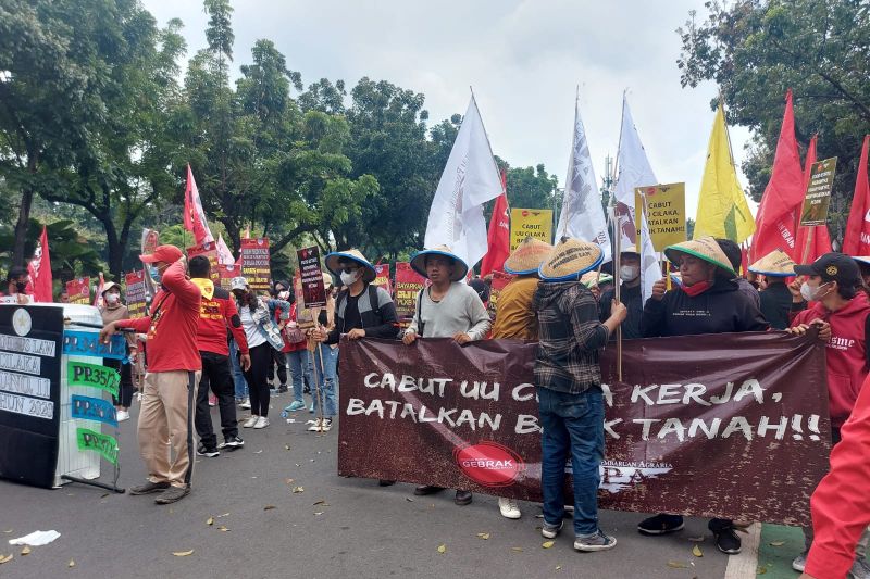 Aliansi buruh dan mahasiswa sampaikan 13 tuntutan evaluasi Jokowi-Ma'ruf