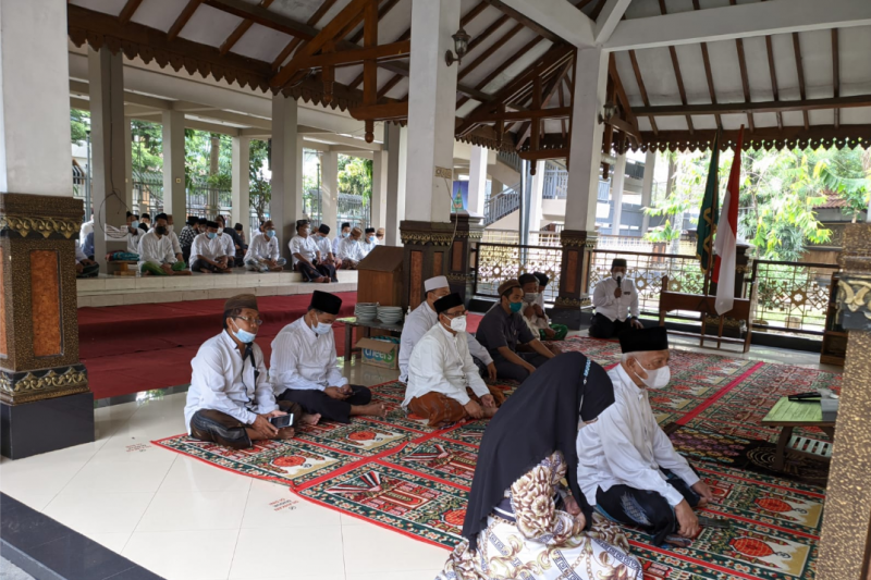 Area makam Gus Dur di Tebuireng resmi dibuka lagi dengan jaga prokes