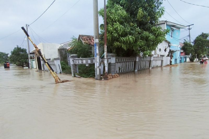 Ratusan rumah di Cilamaya Wetan Karawang terendam banjir