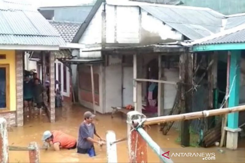 Banjir genangi puluhan rumah warga di tiga kampung di Cianjur