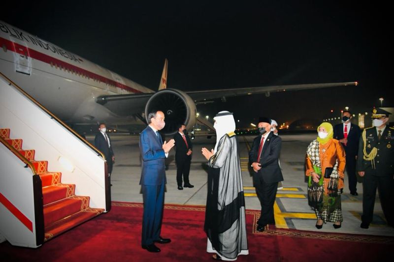 Presiden Jokowi tiba di Abu Dhabi