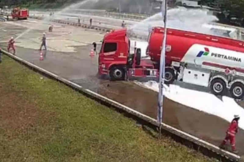 Pertamina Patra Niaga dan Astra Tol Cipali simulasi penanggulangan kecelakaan mobil tangki