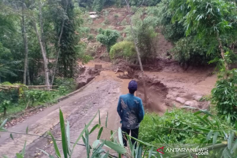 Garut tetapkan status tanggap darurat bencana banjir di Sukaresmi