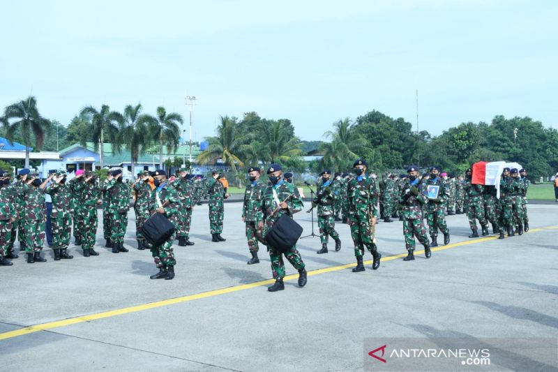 Panglima TNI dan Kasal lepas jenazah Laksma TNI Tedjo Sukmono ke Malang