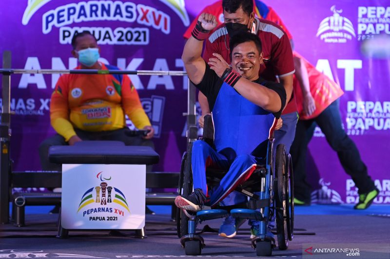 Ahmad Hidayat sumbang medali emas angkat berat Peparnas untuk Jawa Barat