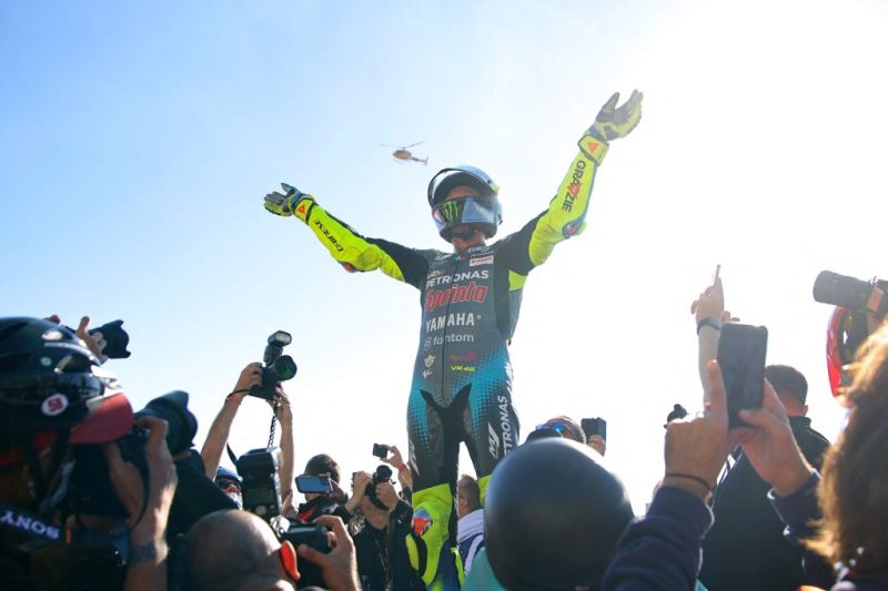 Valentino Rossi menutup karier motoGP di Valencia