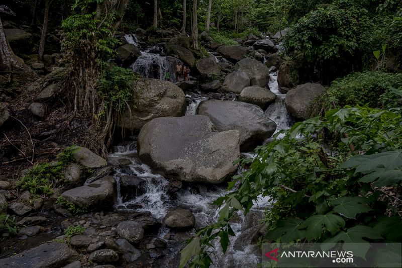 Wisata Pemandian Alam Mantikole