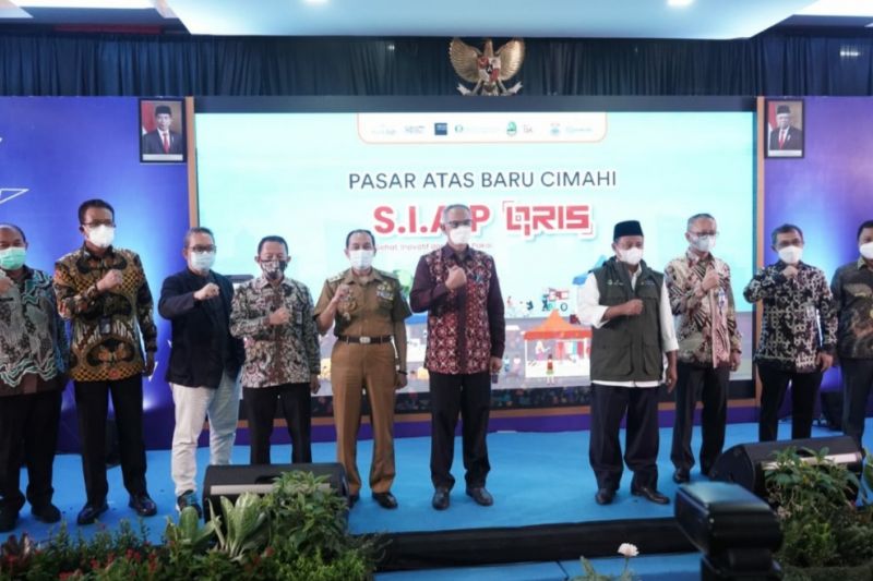 243 pedagang Pasar Atas Baru Cimahi gunakan transaksi digital QRIS